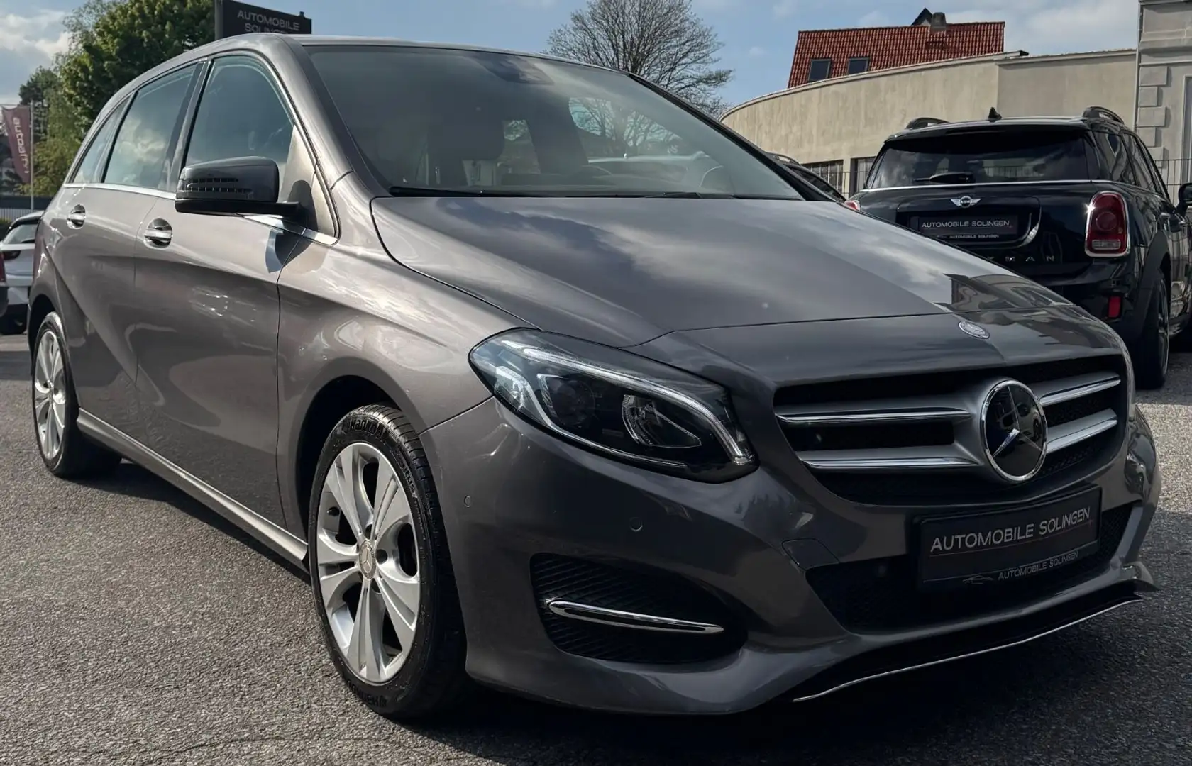 Mercedes-Benz B 200 B200 AUT+BIX+AHK+SHZ+RFK+PDC+MEM+NAV+ALU+BT+WKR+ Grau - 2