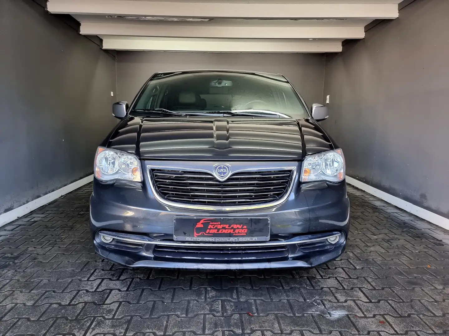 Lancia Voyager S 2,8 CRD, 7 SITZER, R-KAMERA, NAVI, PARKTRONIK Schwarz - 2