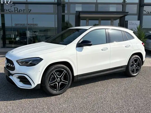 Mercedes-Benz GLA 250 e con tecnologia ibrida EQ