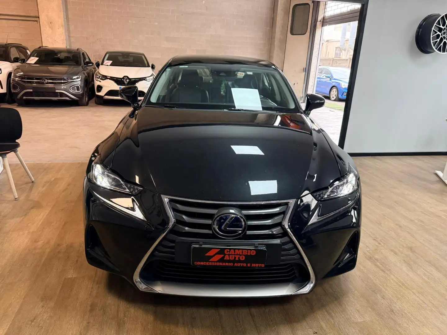Lexus IS 300 IS III 2017 300h 2.5 Luxury cvt Schwarz - 2