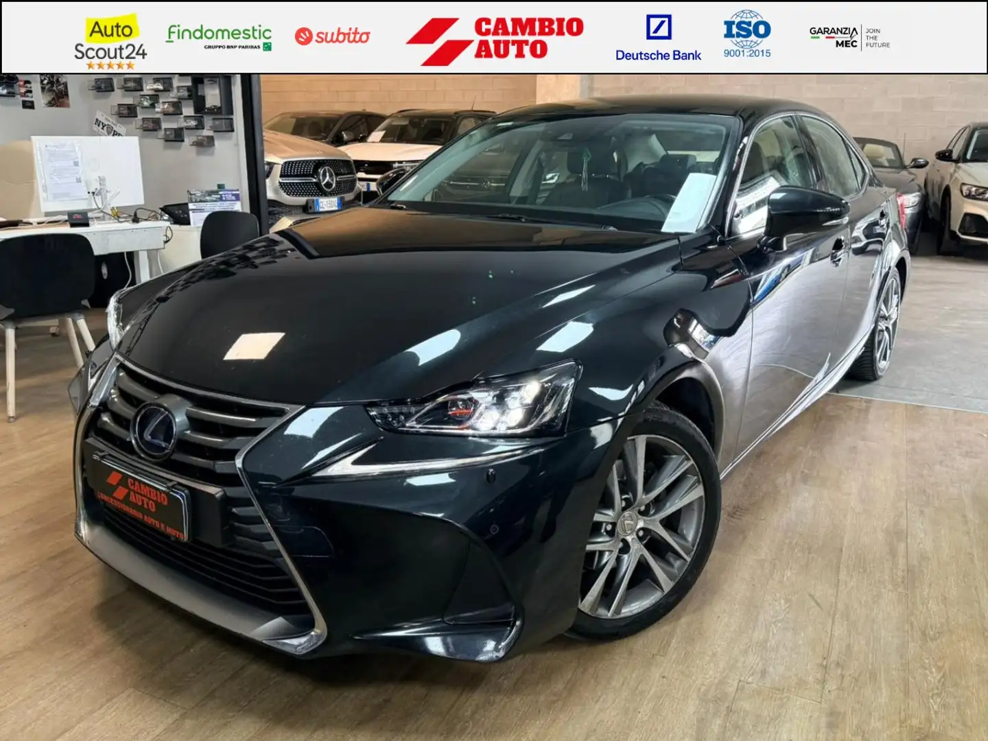 Lexus IS 300 IS III 2017 300h 2.5 Luxury cvt Schwarz - 1