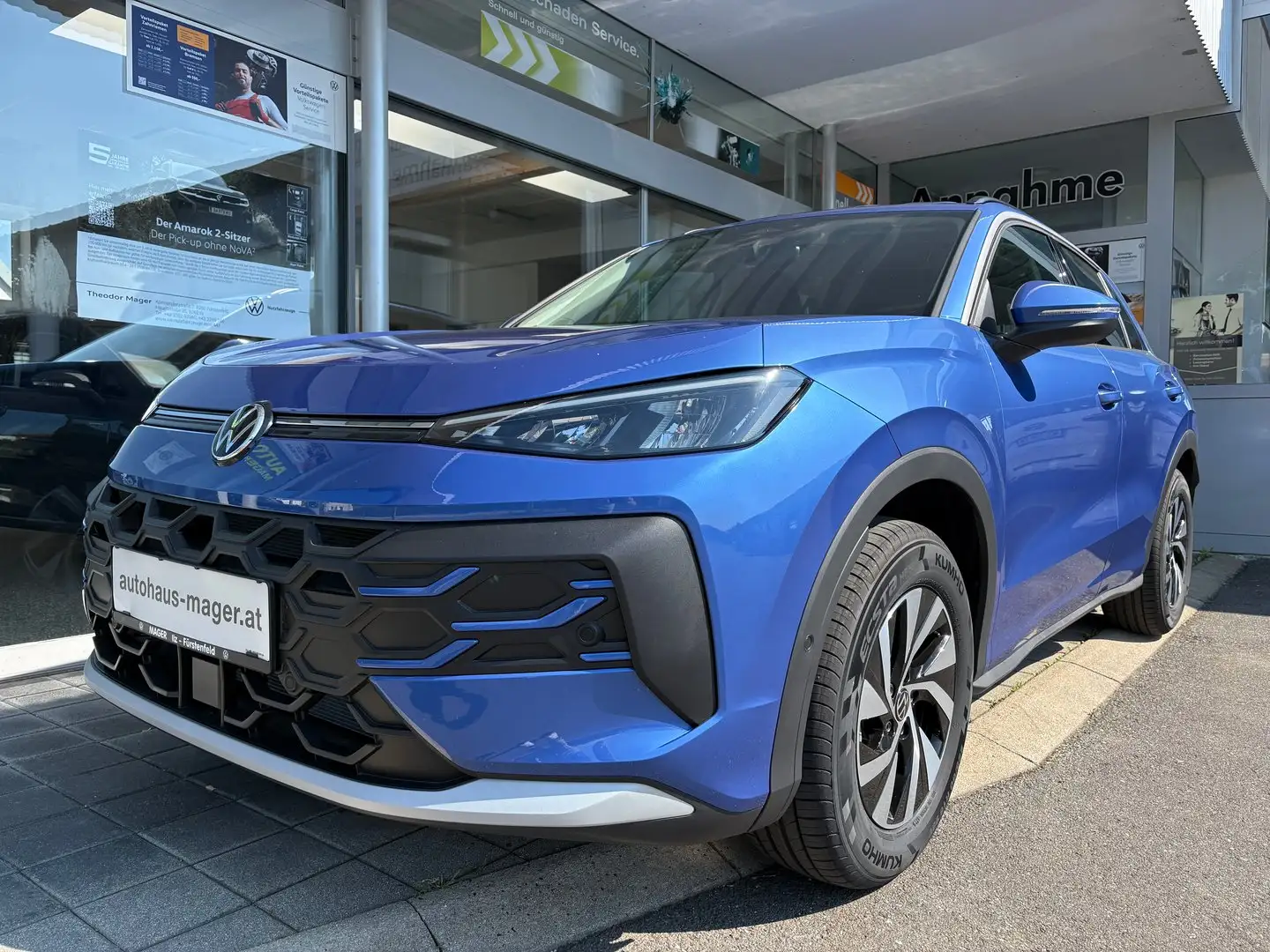 Volkswagen T-Roc 4Me eTSI DSG Blau - 1