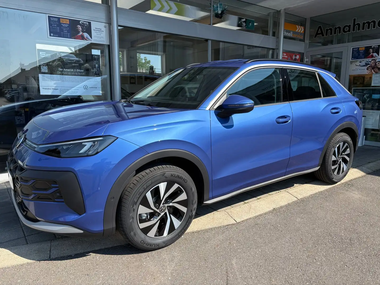 Volkswagen T-Roc 4Me eTSI DSG Blau - 2