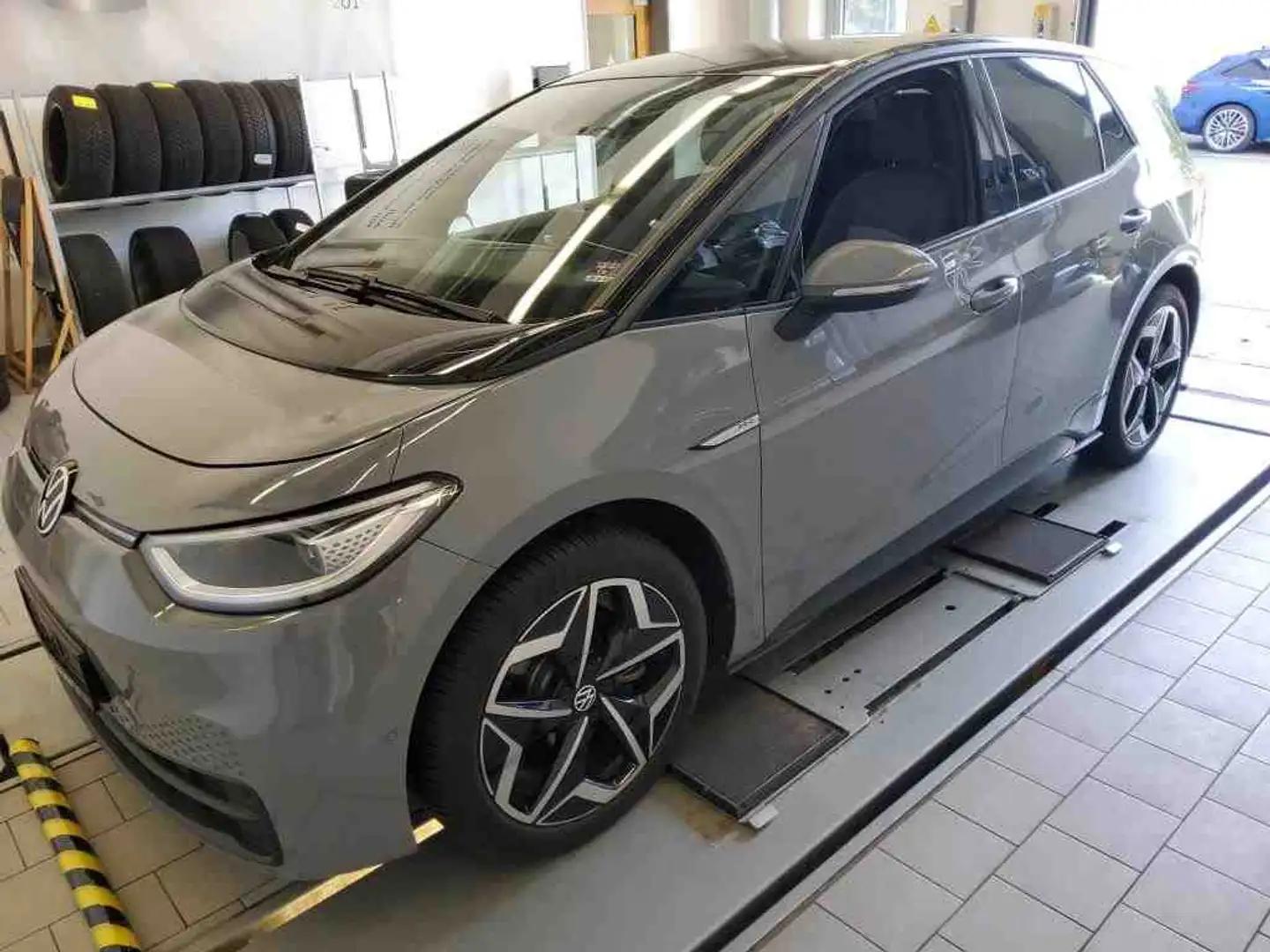 Volkswagen ID.3 Pro AHK/Matrix/Navi/Pano/Sitzhzg/Alu19/RFK Grau - 2