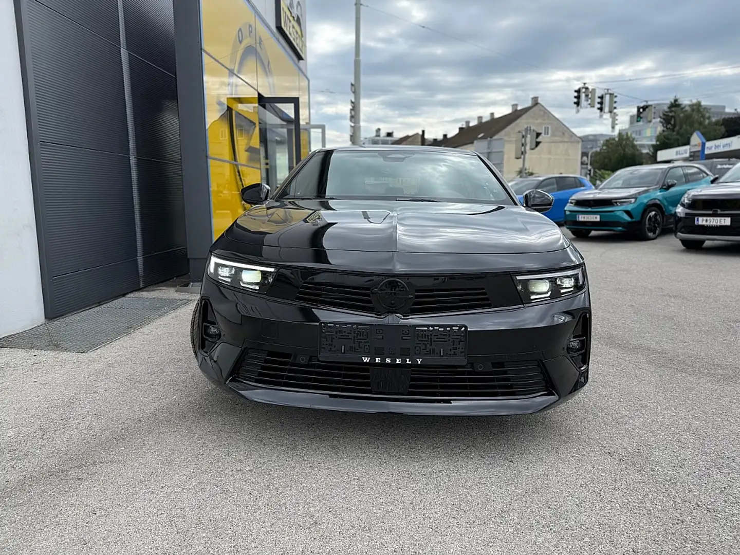 Opel Astra 1,2 Turbo GS Aut. Schwarz - 2