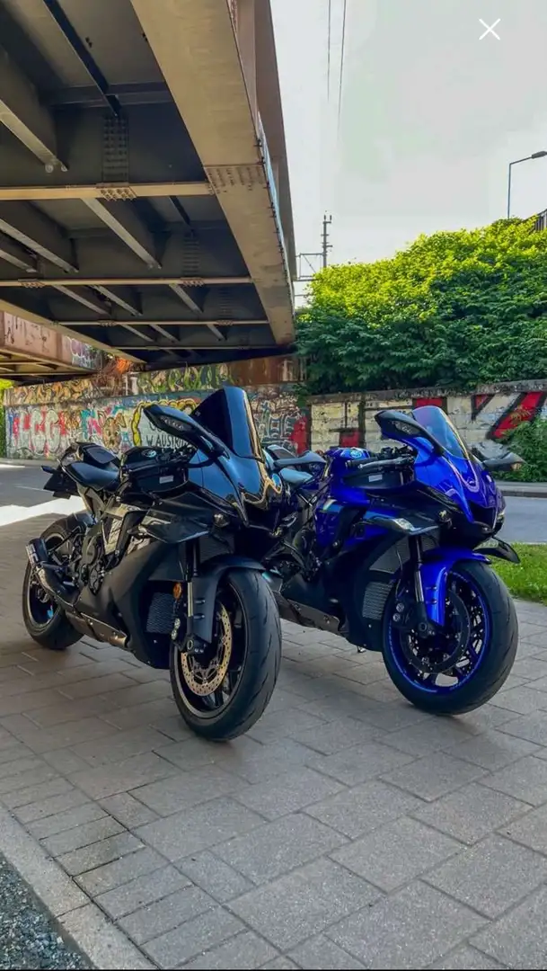 Yamaha YZF-R1 Schwarz - 2
