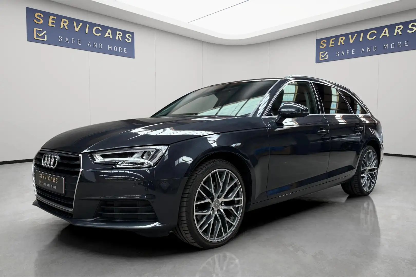 Audi A4 35 TDi Business / GARANTIE 12 MOIS Grau - 1