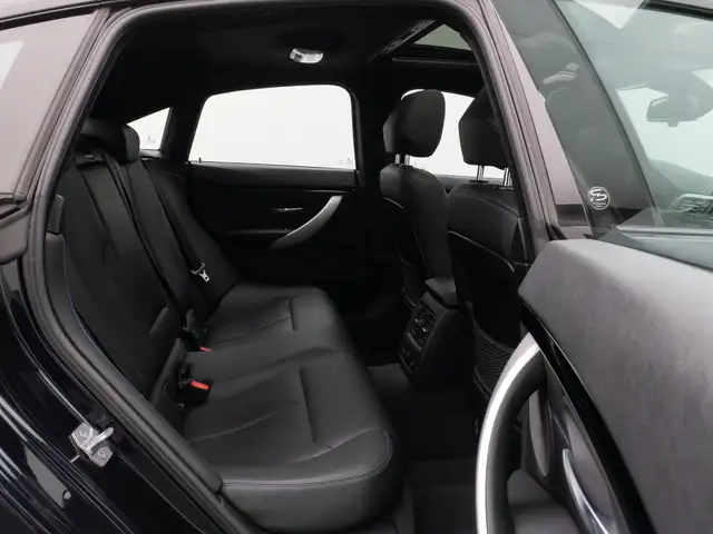 BMW 4 Series view 26