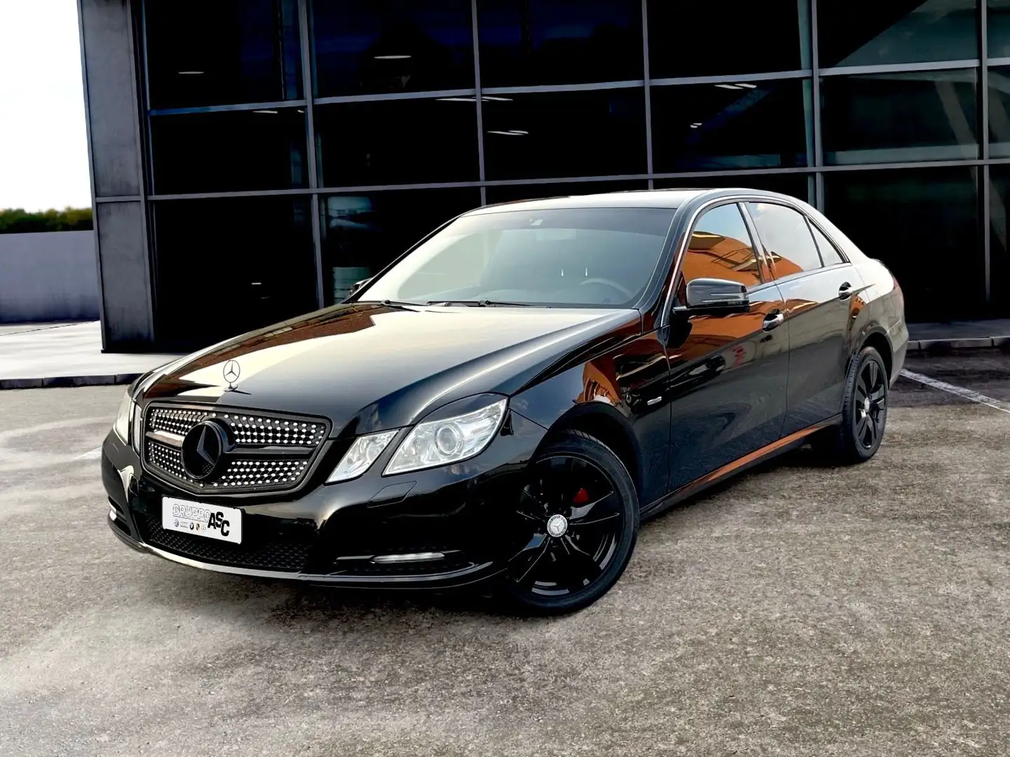 Mercedes-Benz E 200 2.2 DIESEL 136 CV Avantgarde AMG AUTOMATICA Nero - 1