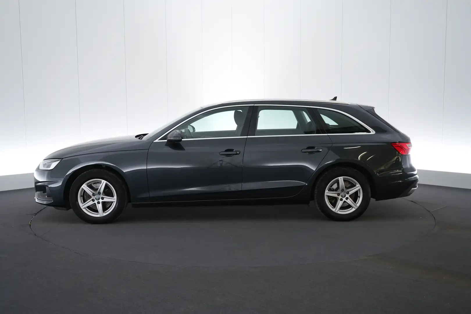 Audi A4 Avant 35 TFSI S-Tronic Business LED GPS PDC Cruise Grijs - 2