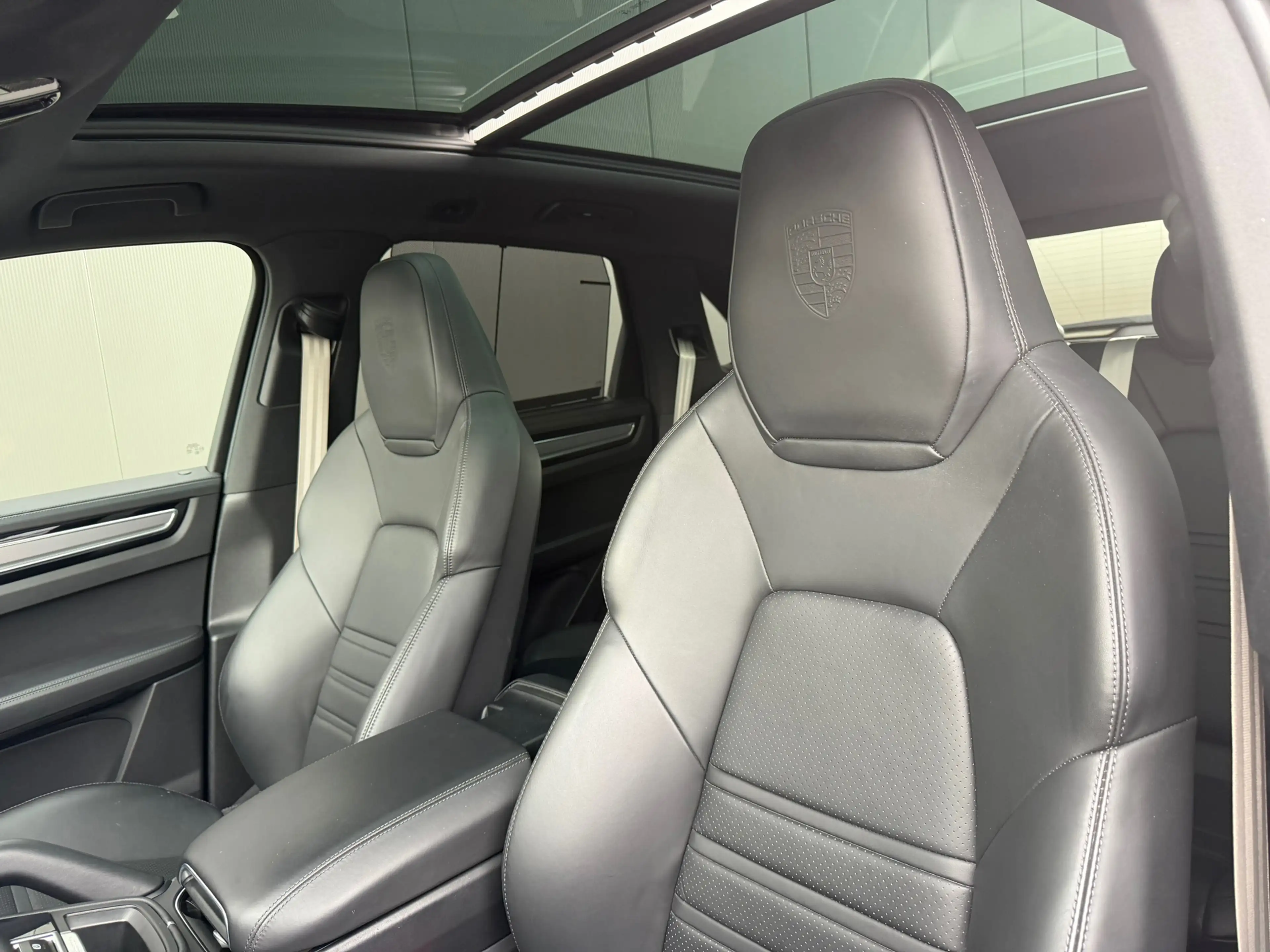 Porsche Cayenne 3.0 E-Hybrid Platinum Edition Pano Trekhaak — photo 3