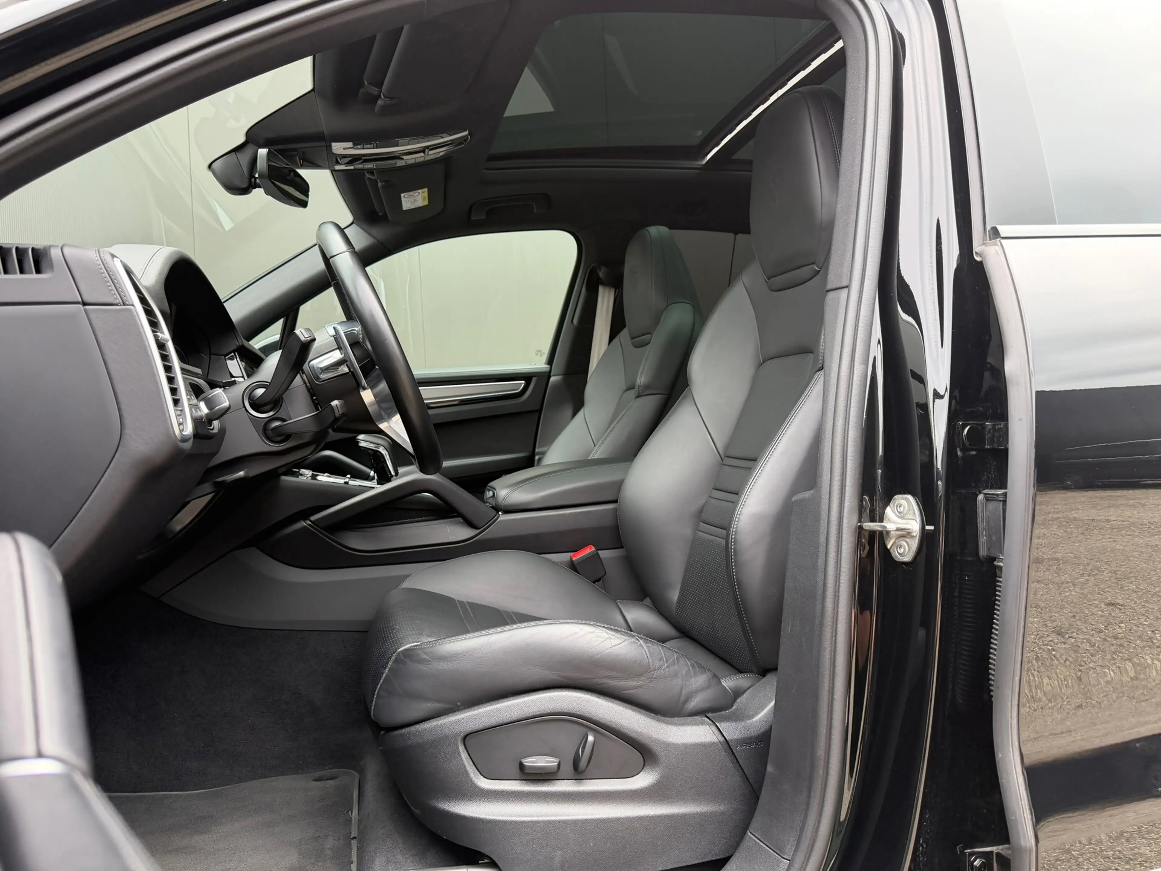 Porsche Cayenne 3.0 E-Hybrid Platinum Edition Pano Trekhaak — photo 11