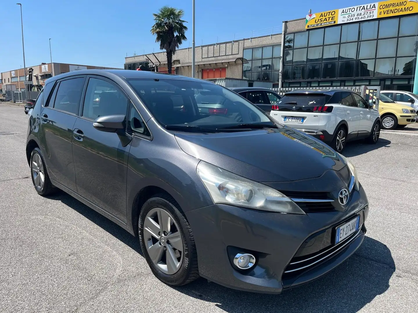Toyota Verso 1.6 d-4D **7POSTI** Grau - 2