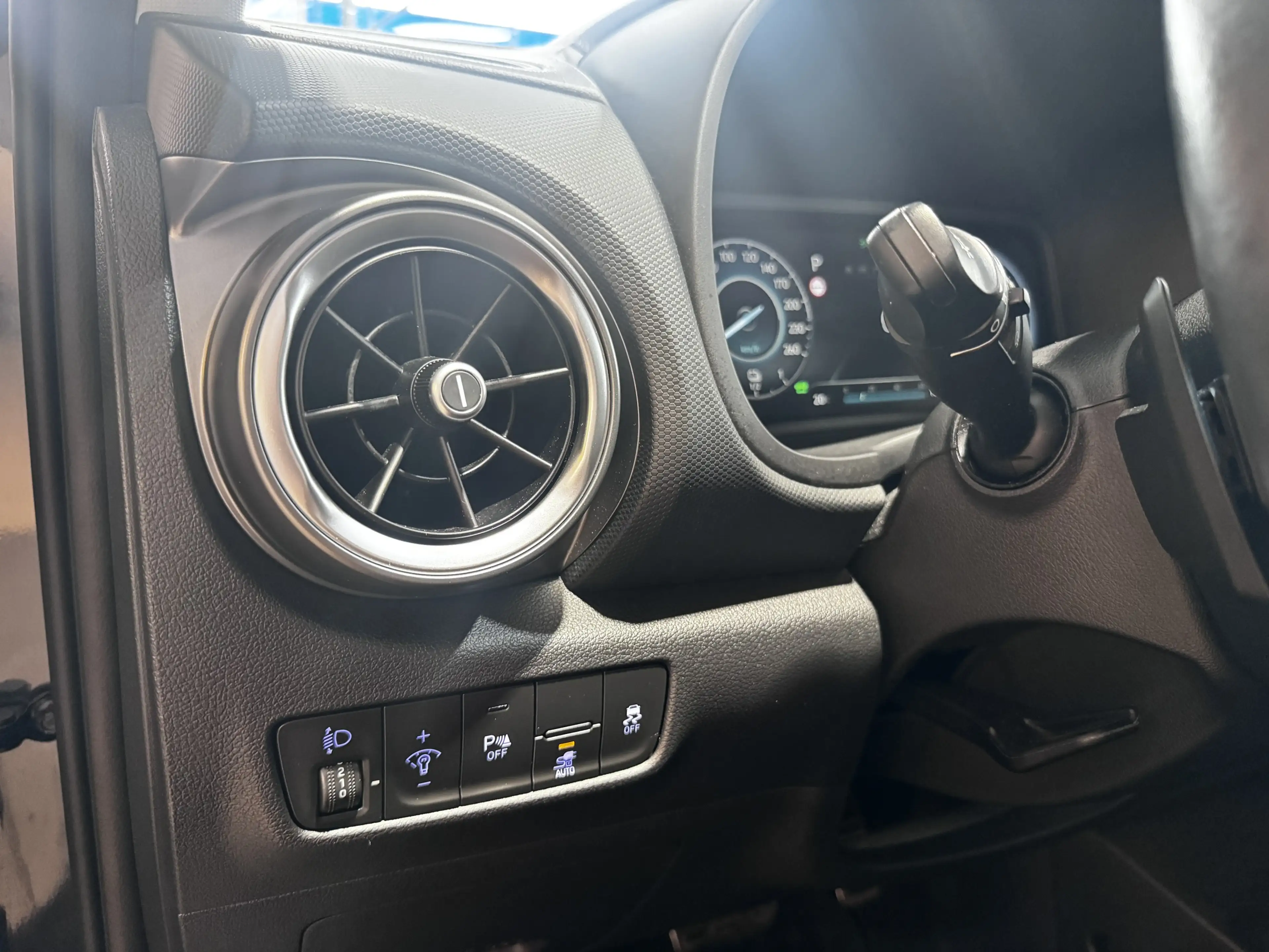Hyundai KONA Edition 30+ R.Cam Krell Navi LED SHZ DAB — photo 14