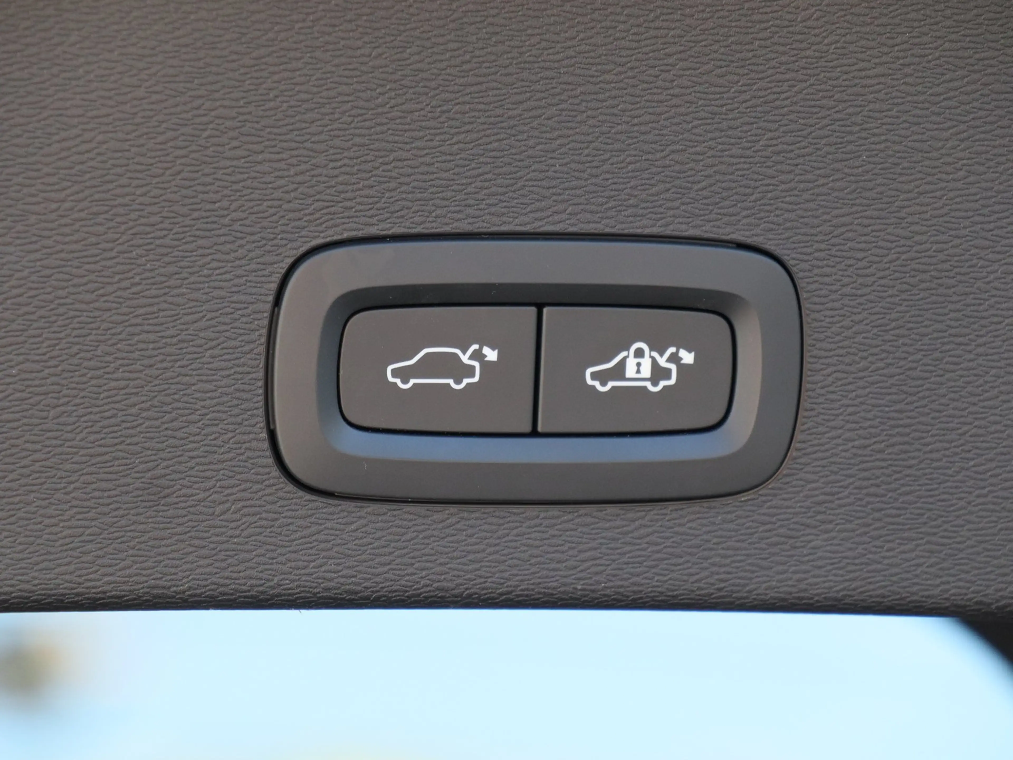Volvo C40 Single Motor Extended Range Plus Recharge RWD N... — photo 16