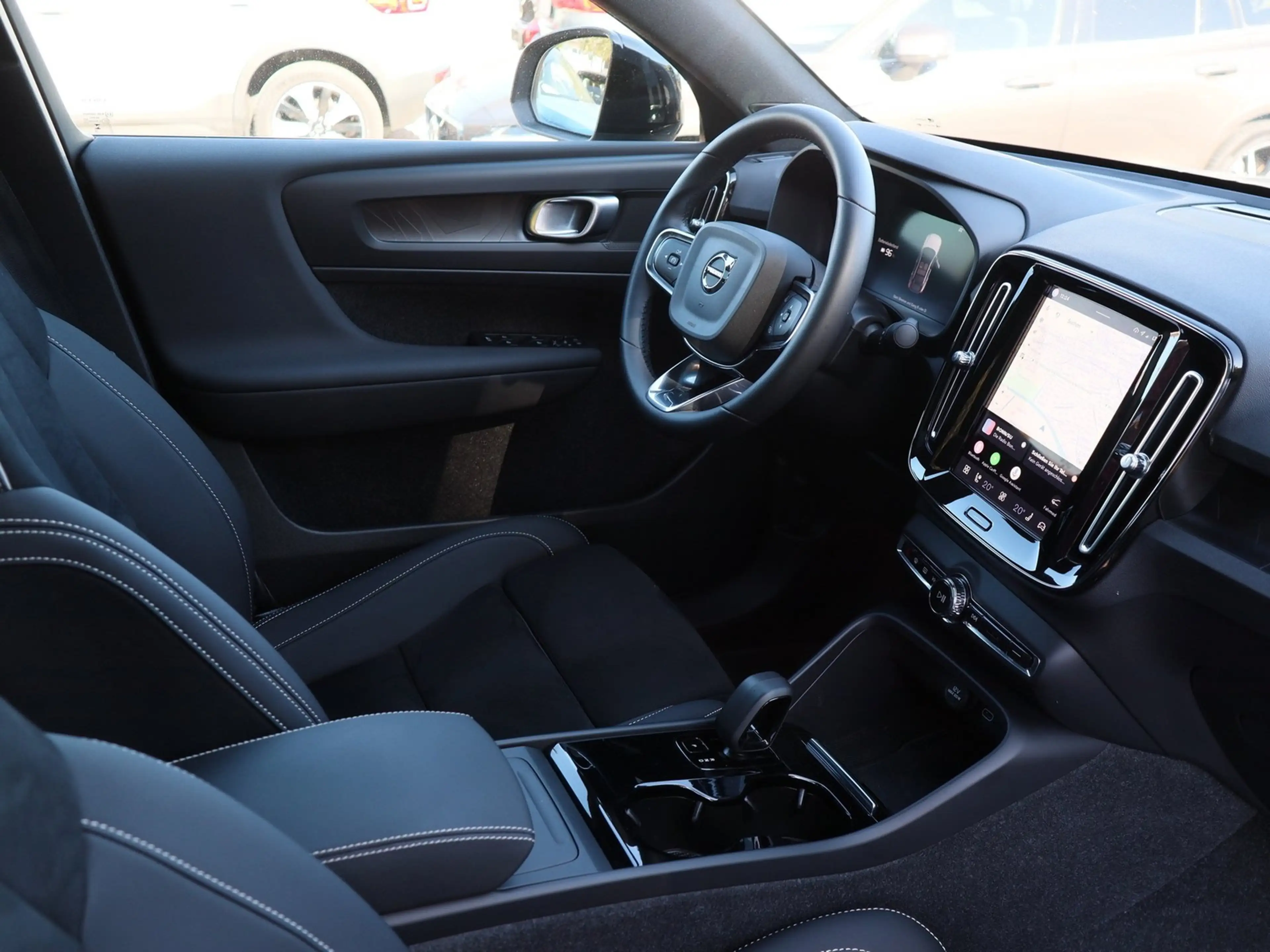 Volvo C40 Single Motor Extended Range Plus Recharge RWD N... — photo 3