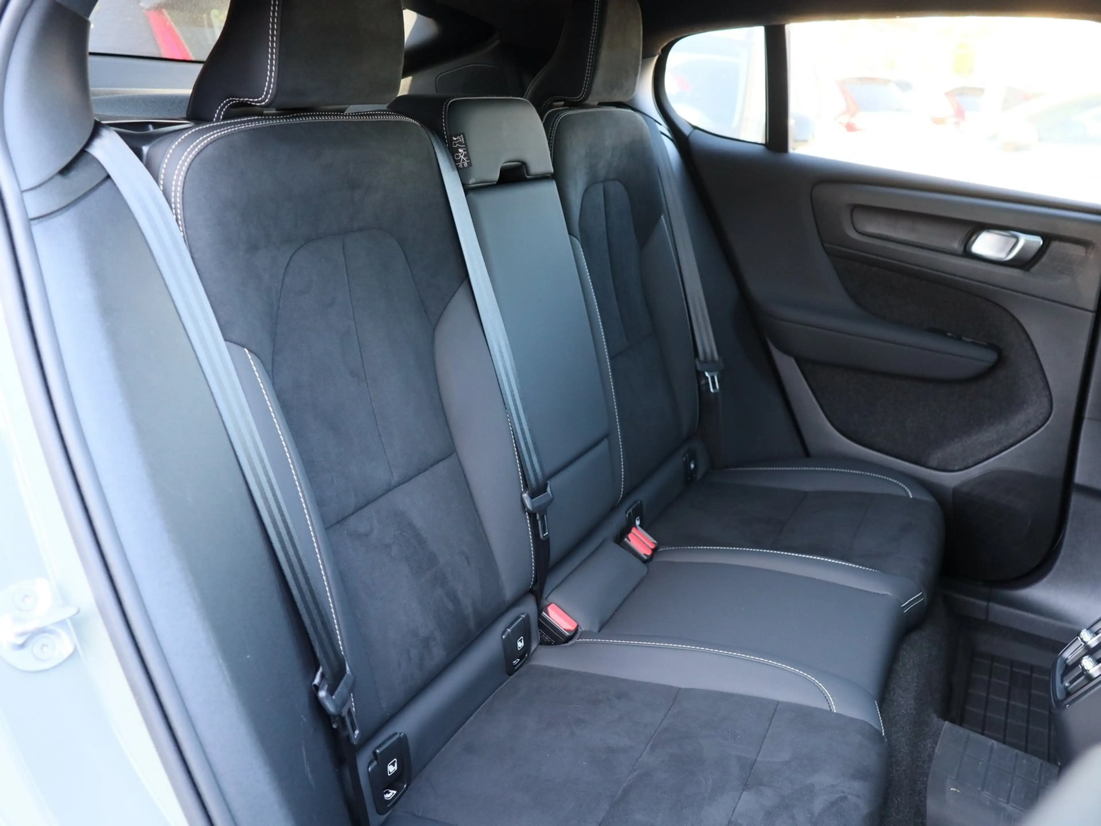 Volvo C40 Single Motor Extended Range Plus Recharge RWD N... — photo 4