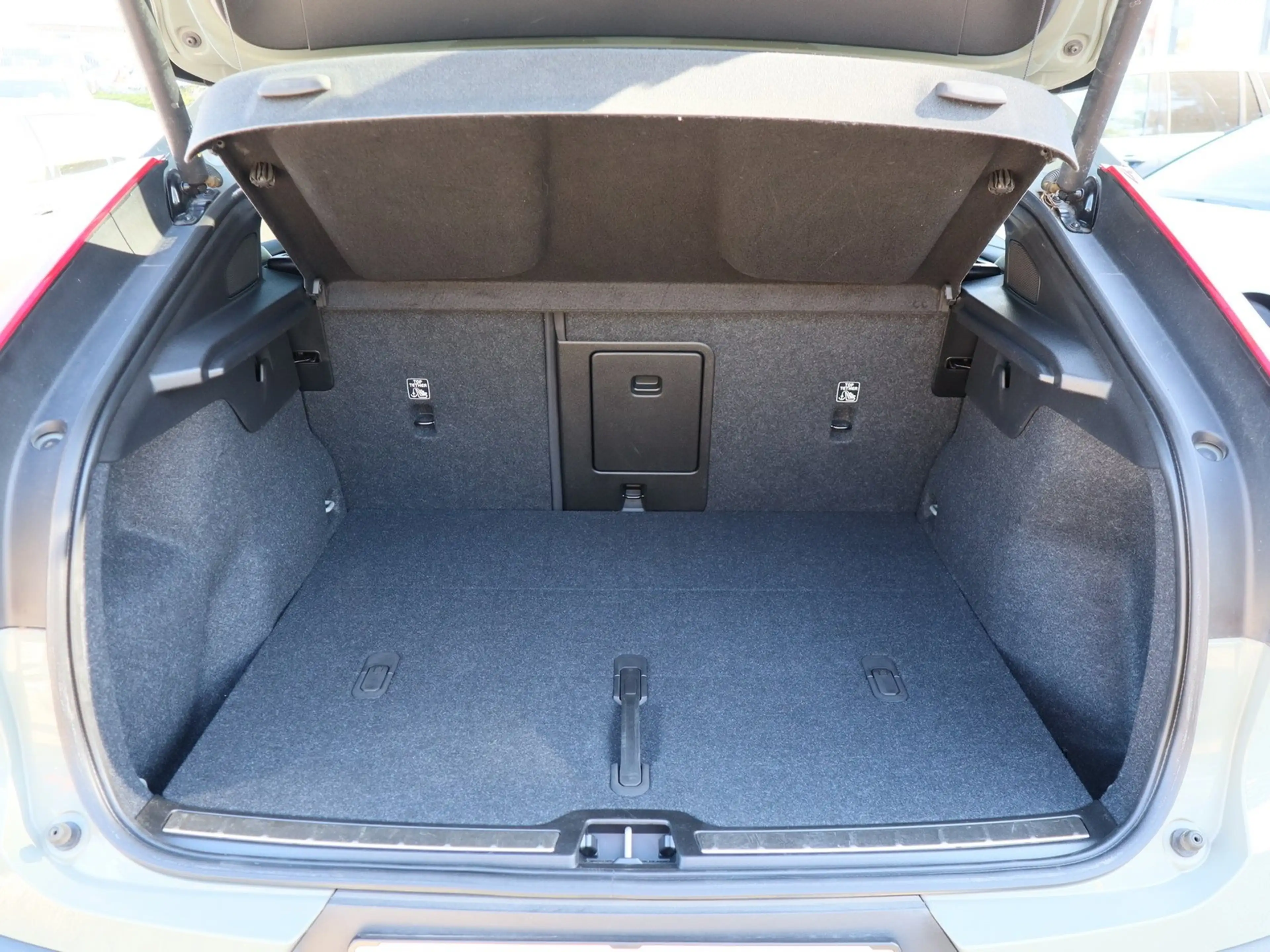 Volvo C40 Single Motor Extended Range Plus Recharge RWD N... — photo 11