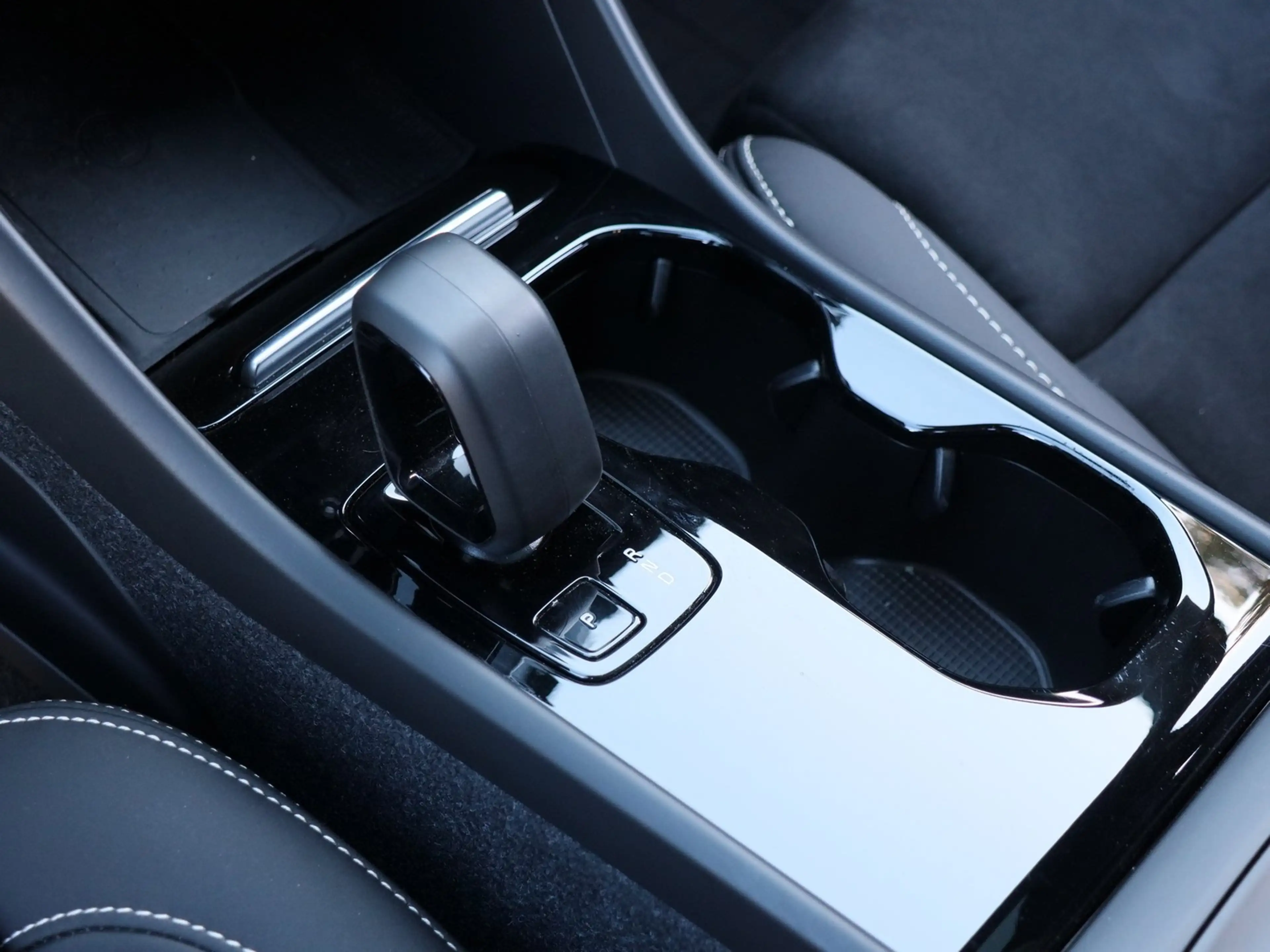 Volvo C40 Single Motor Extended Range Plus Recharge RWD N... — photo 10
