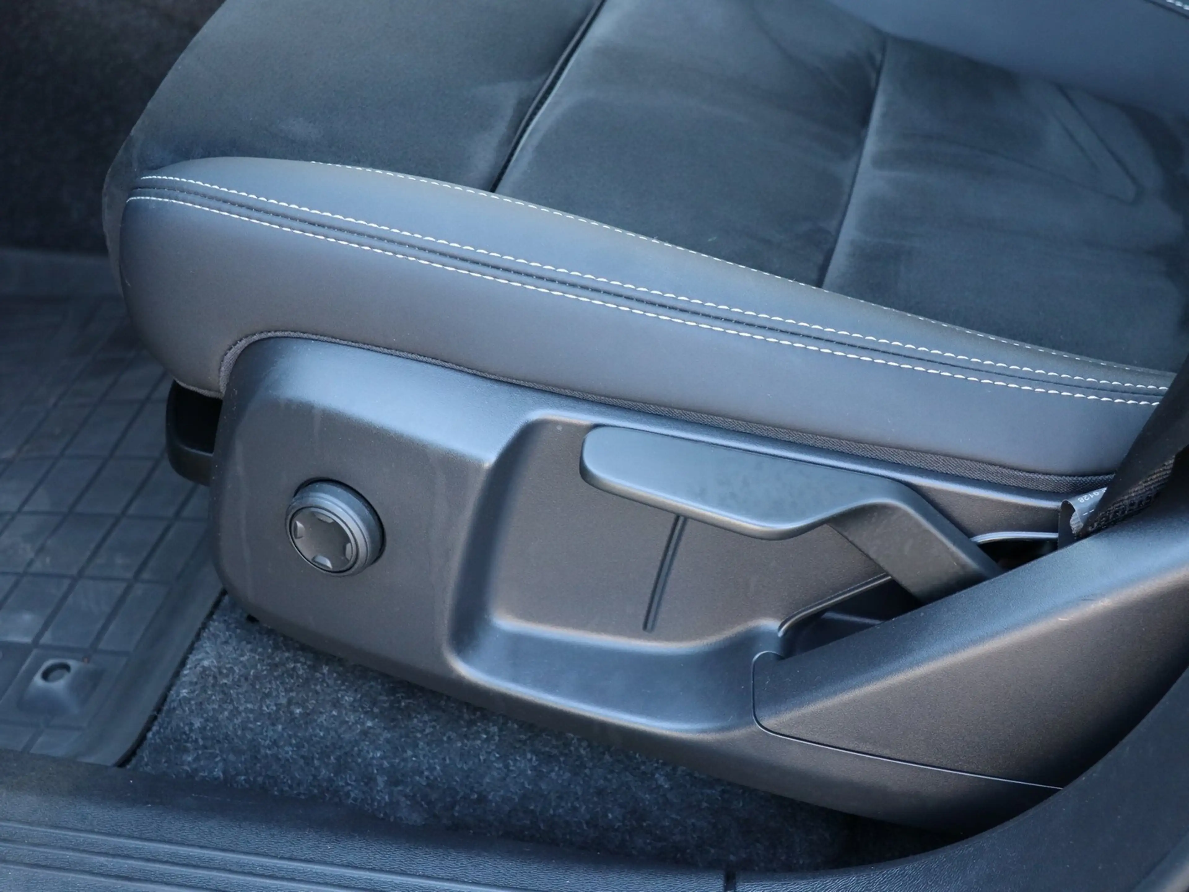 Volvo C40 Single Motor Extended Range Plus Recharge RWD N... — photo 14