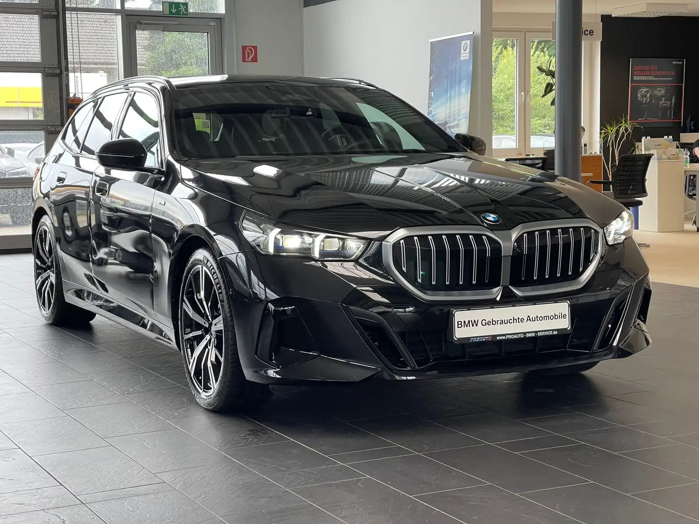 BMW 520 d Tou xDr M Sport AHK/HUD/20Alu/Pano/A-LED/HK Noir - 2