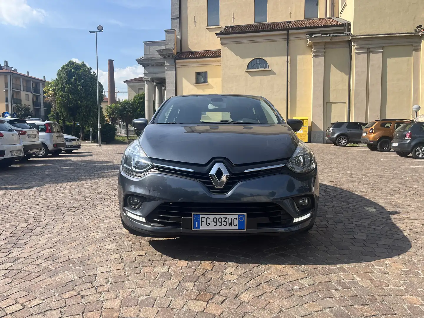 Renault Clio 1.2 16v Intens 75cv SOLO 13.500KM UNICOPROPRIETARI Grijs - 2