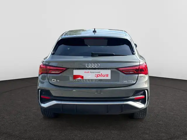 Audi Q3 view 10