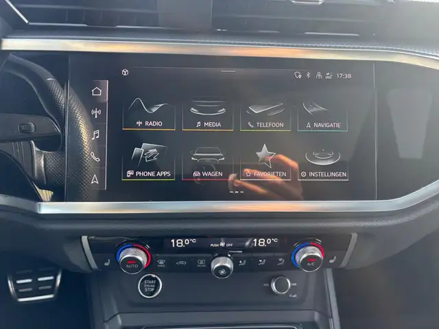 Audi Q3 view 15