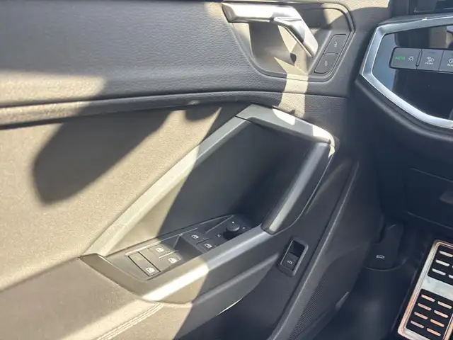 Audi Q3 view 7