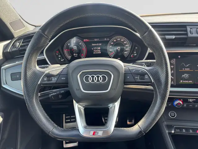 Audi Q3 view 6