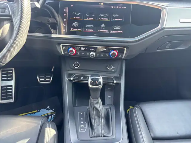 Audi Q3 view 14