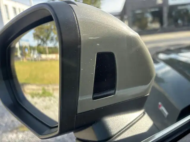 Audi Q3 view 18