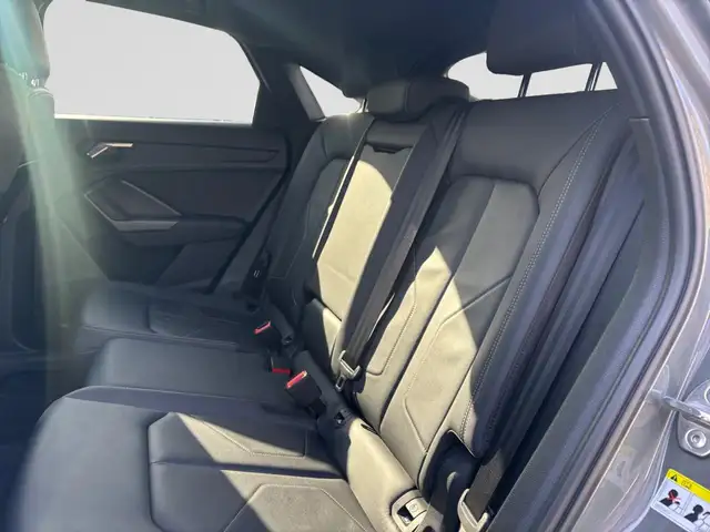 Audi Q3 view 8