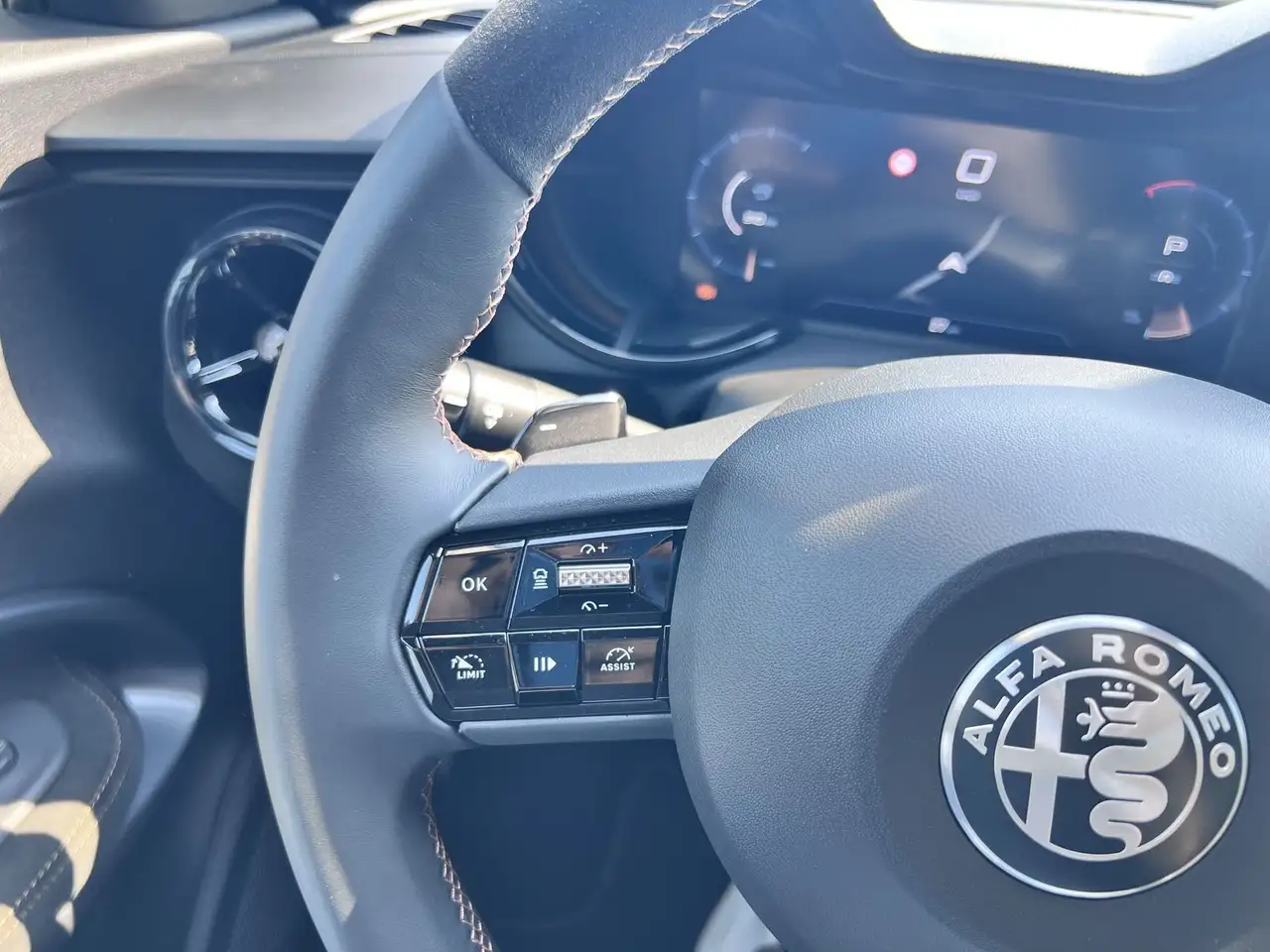 Alfa Romeo Junior 2025 — фото 15