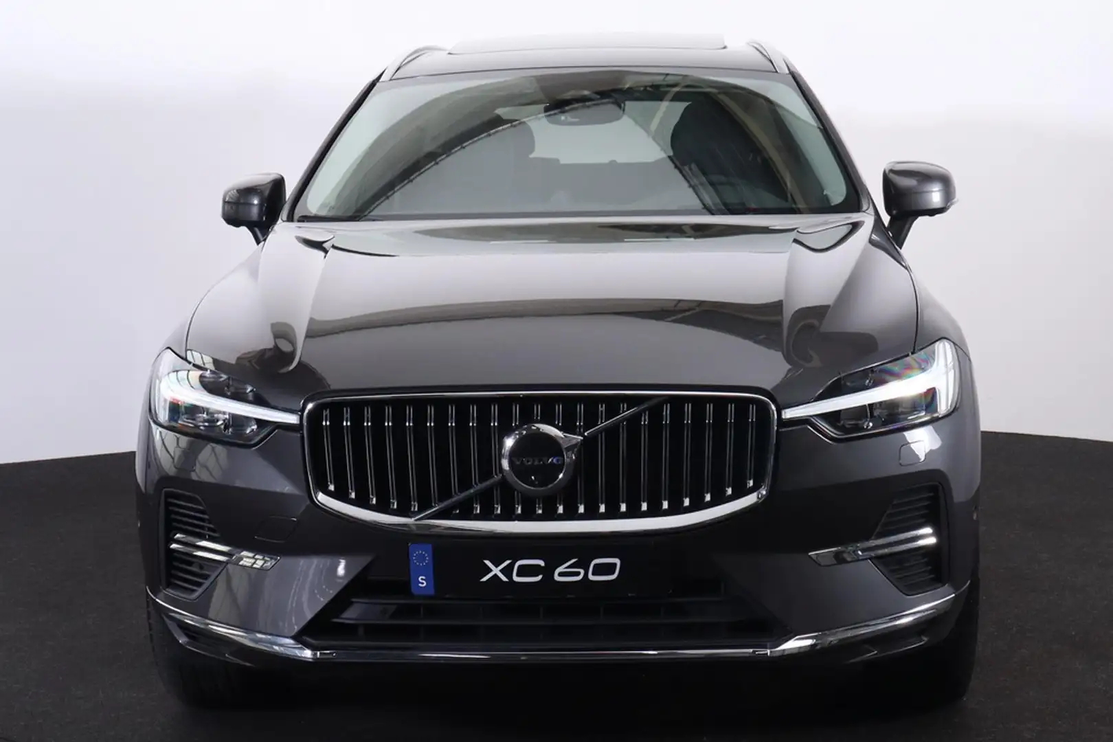 Volvo XC60 Recharge T8 AWD Ultimate Bright - Panorama/schuifd Grijs - 2