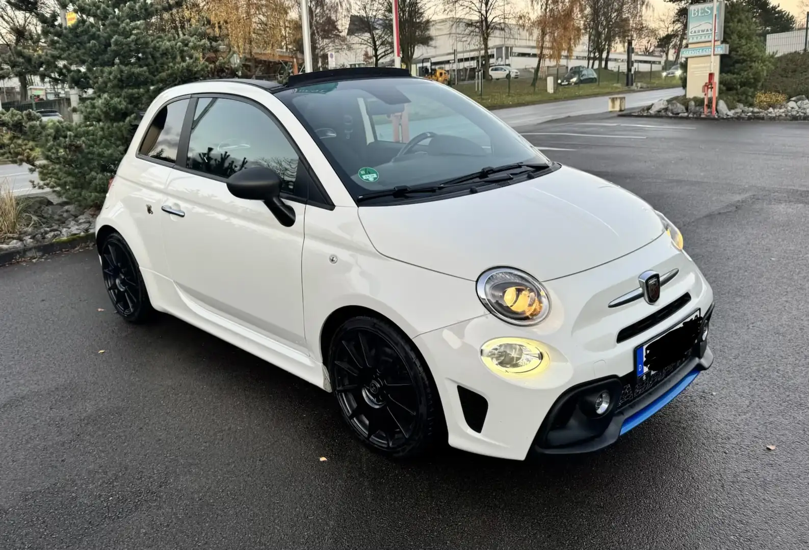 Abarth 595C Estetico | Aerodynamik Kit | Black Edition | Navi Weiß - 2