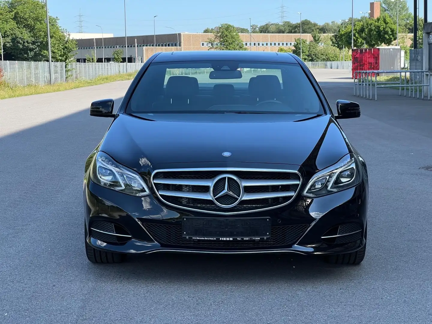 Mercedes-Benz E 220 Lim. BlueTec*SITZHZ*TEMP*PDC*SCHIEBEDACH* Black - 2
