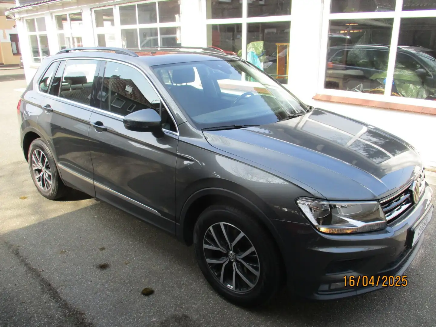 Volkswagen Tiguan 2.0 TDI "Comfortline" -NAVI-ALU-PDC-AHK- Grau - 1