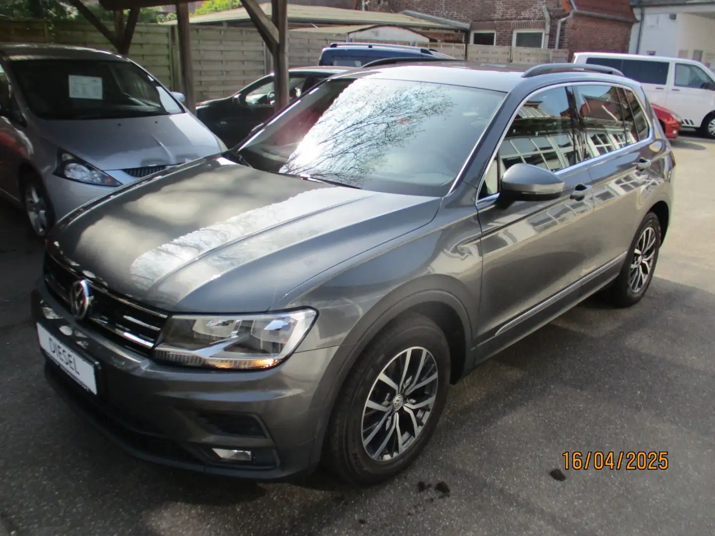 Volkswagen Tiguan 2.0 TDI "Comfortline" -NAVI-ALU-PDC-AHK- Grau - 2
