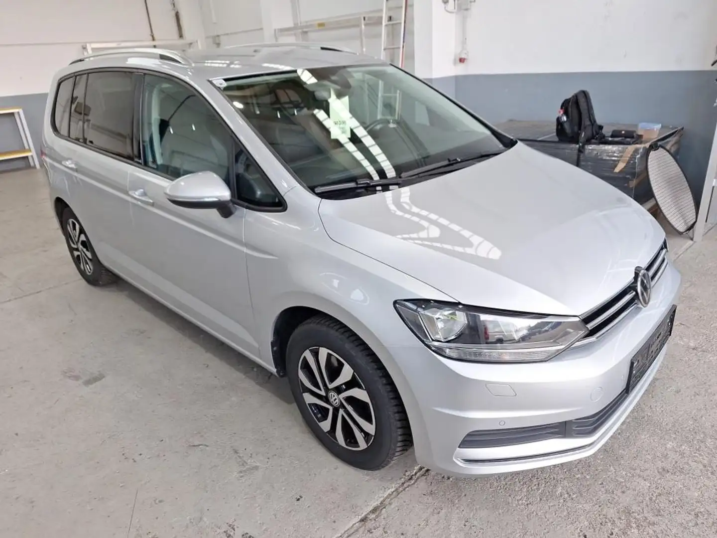 Volkswagen Touran 1.5 TSI Active 7SITZ/NAVI/ACC/SHZ/DSG/PDC Silber - 2