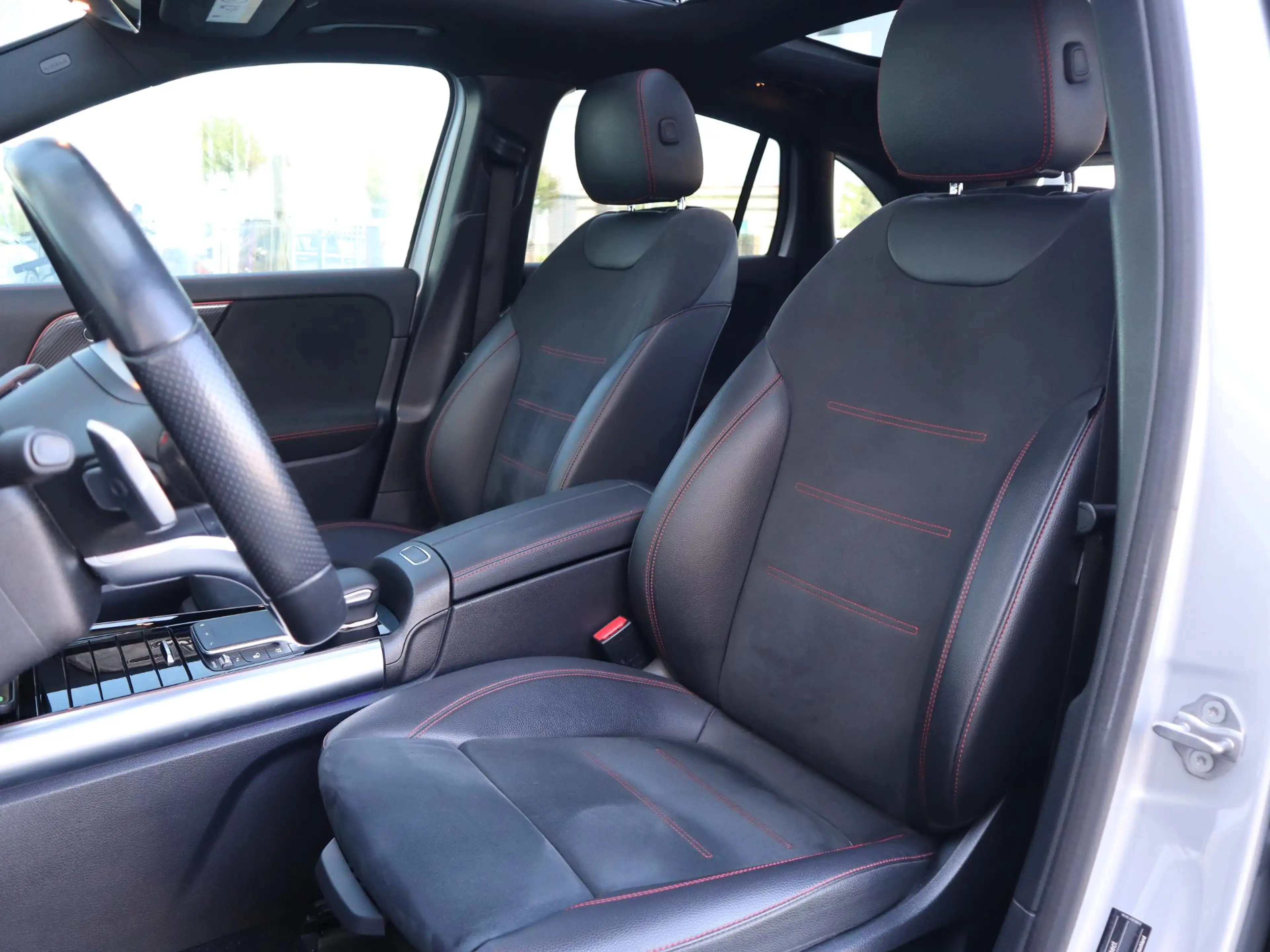 Mercedes-Benz GLA 250 e AMG Line — photo 11