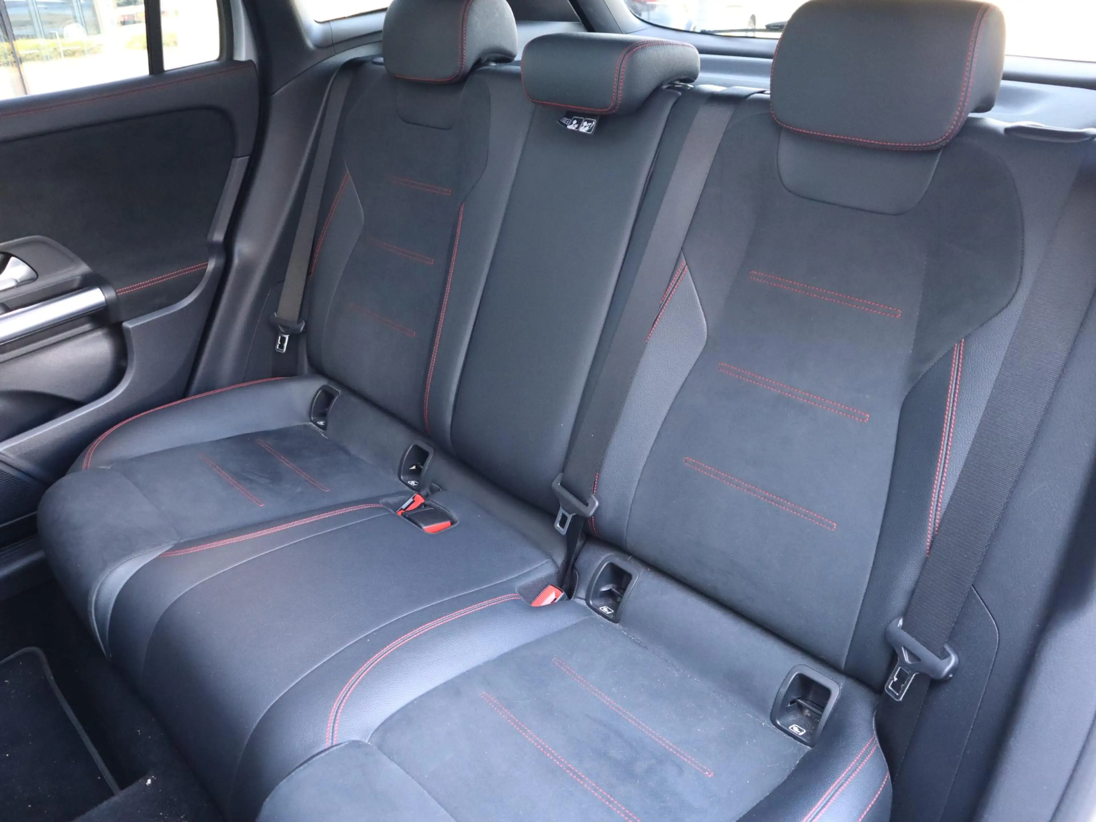 Mercedes-Benz GLA 250 e AMG Line — photo 10