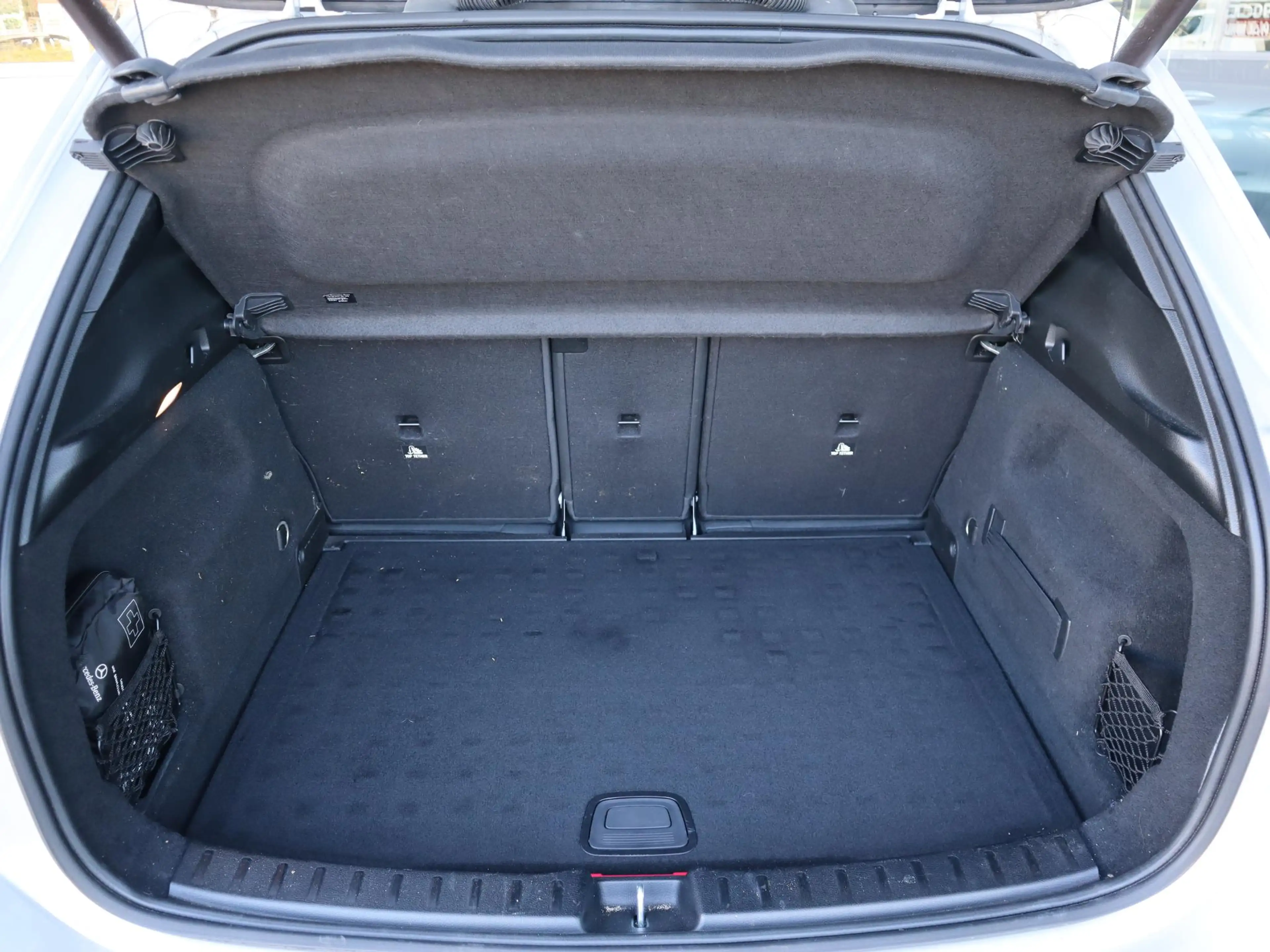 Mercedes-Benz GLA 250 e AMG Line — photo 6