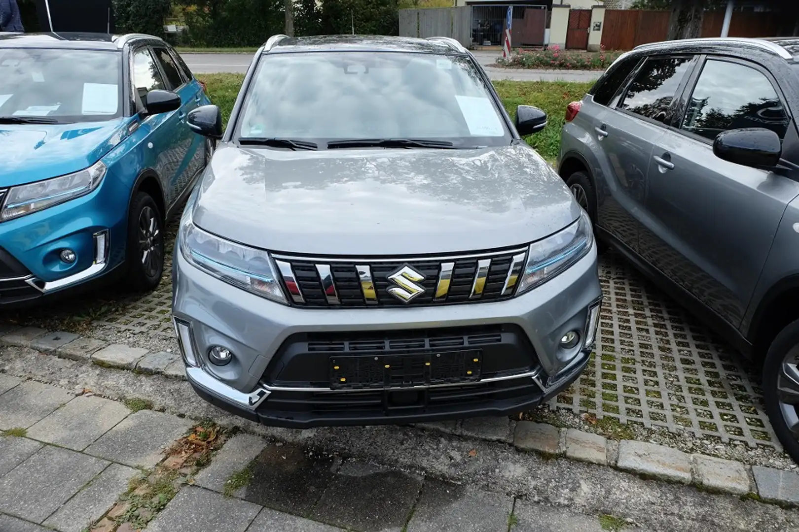 Suzuki Vitara 1.4 5D M/T COMFORT+ HYBRID Gris - 2
