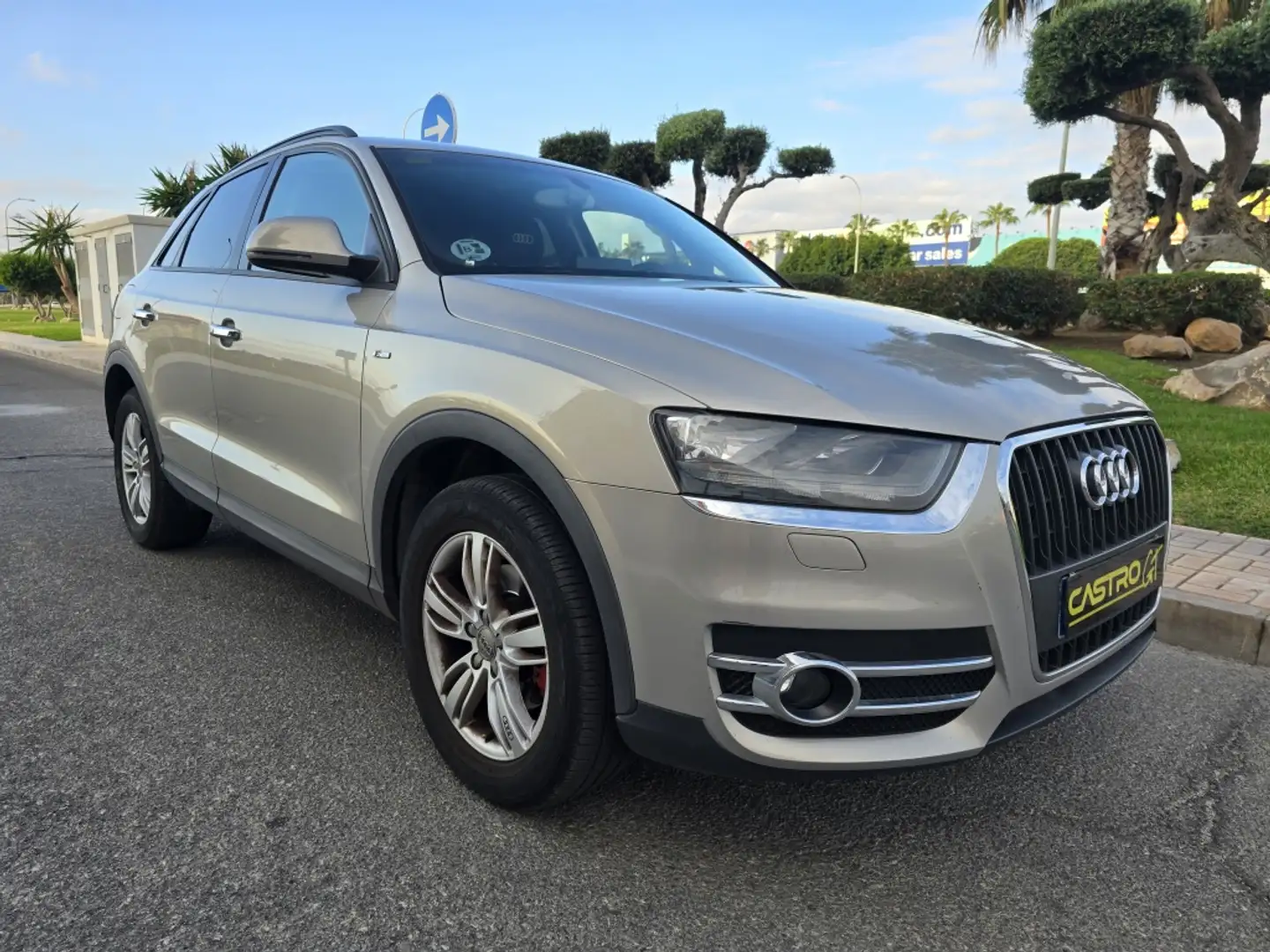 Audi Q3 2.0TDI Ambition Beige - 1
