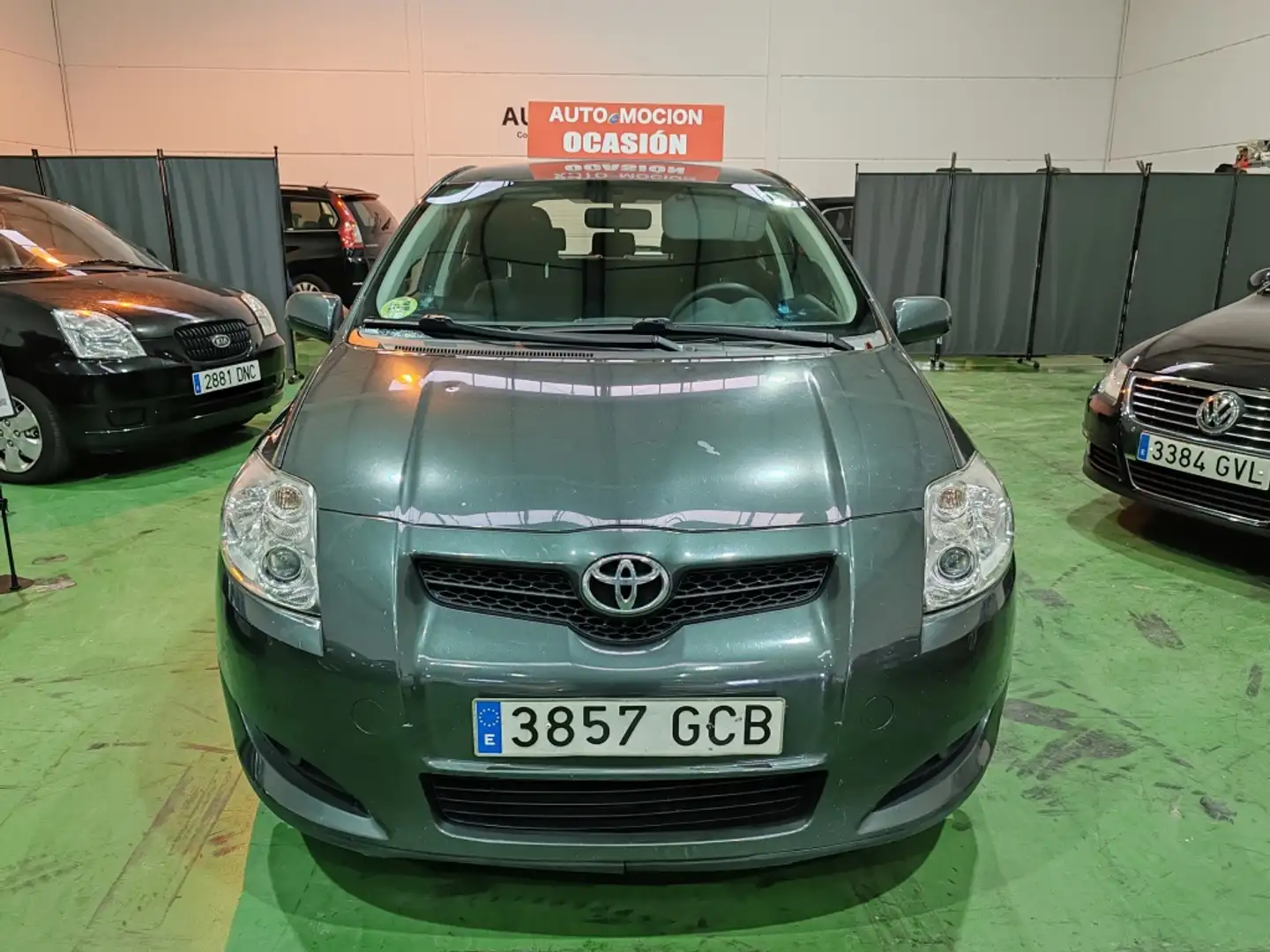 Toyota Auris 2.0D-4D Sol Gris - 1