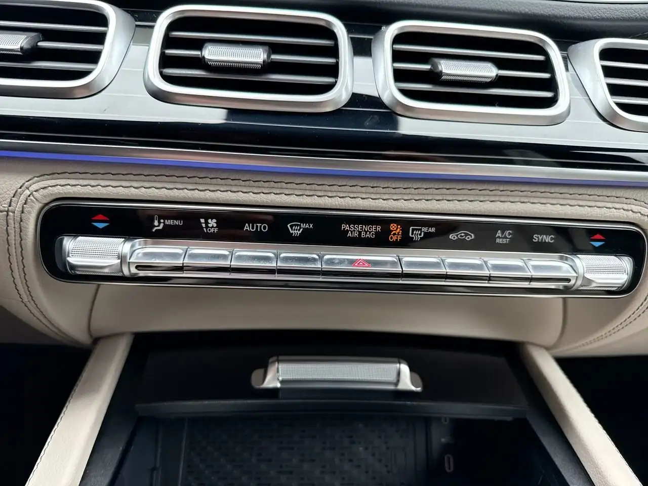 Mercedes-Benz GLE снимка Mercedes-Benz GLE