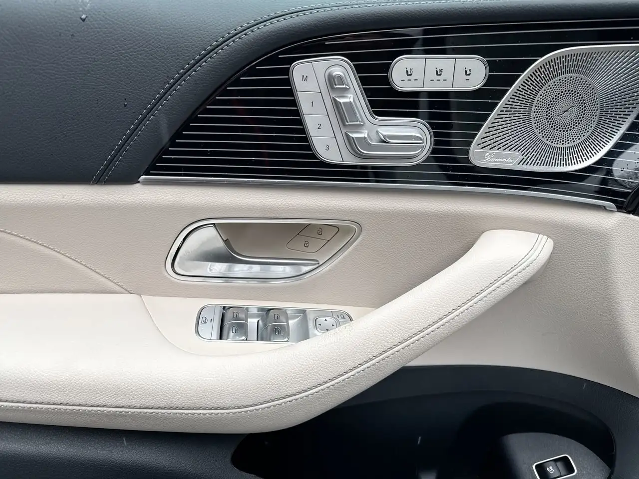 Mercedes-Benz GLE снимка Mercedes-Benz GLE