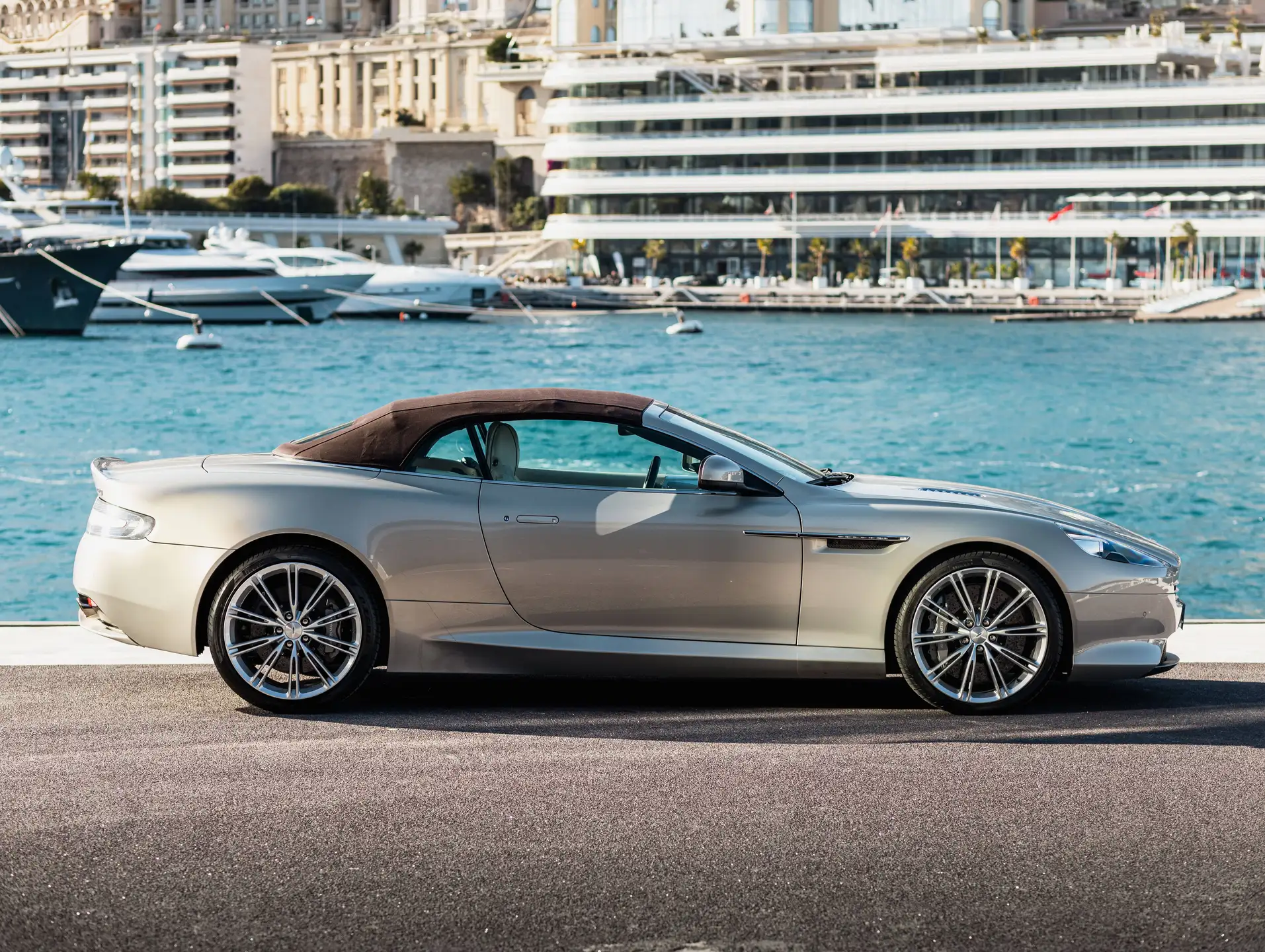 애스턴마틴 DB9 Volante 2013 실버 사진 4