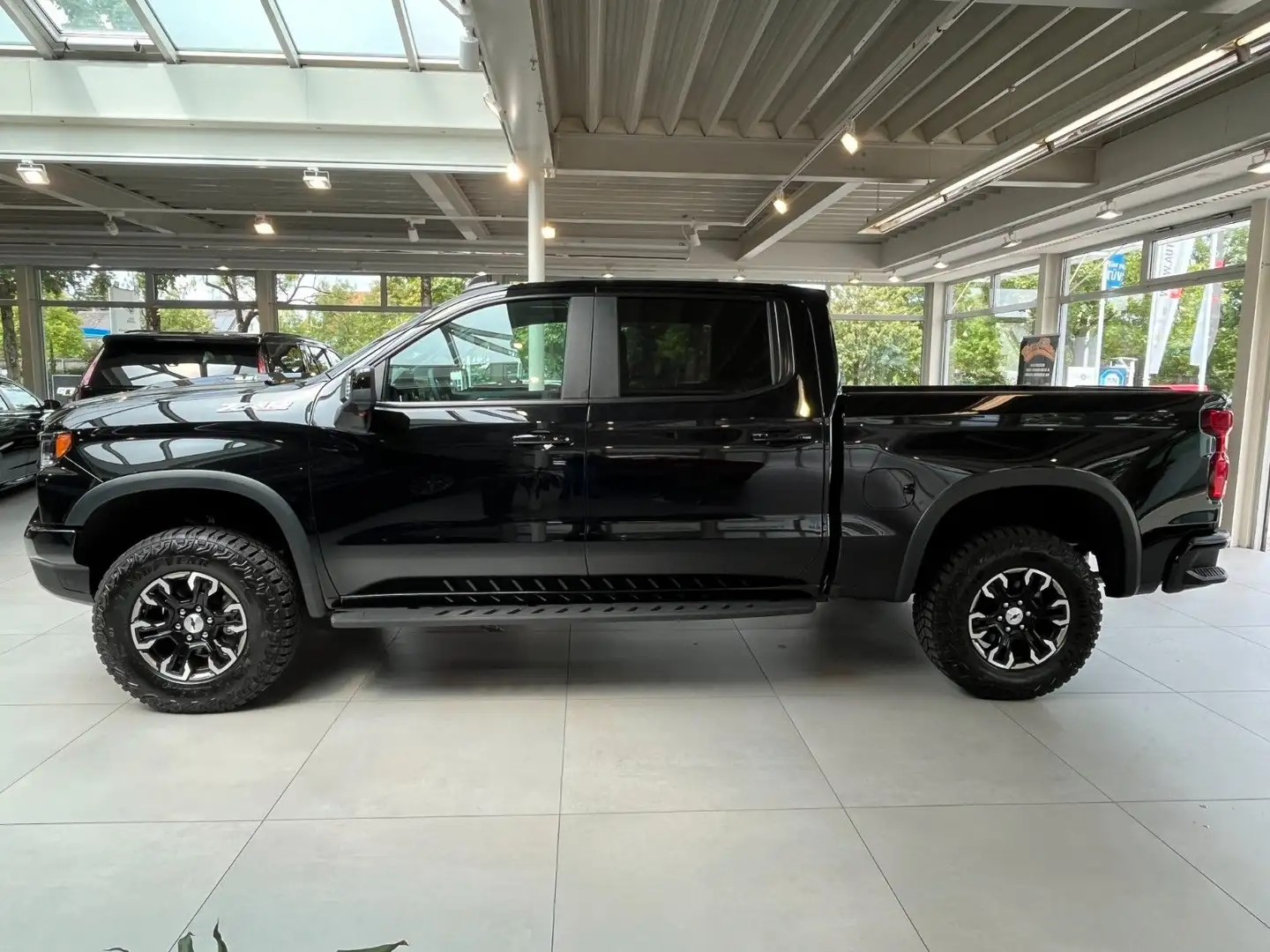 Chevrolet Silverado ZR2 V8 6.2*Head-Up*360°*Offroad*AHK Schwarz - 2